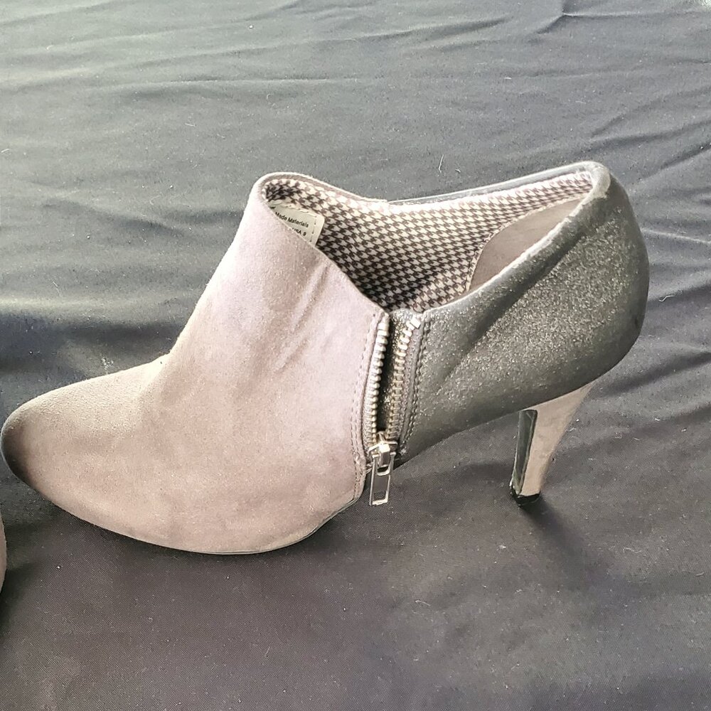 Dex Flex Comfort Side Zip Gray Faux Suede & Dark Shimmer Ankle Boots, Size 9